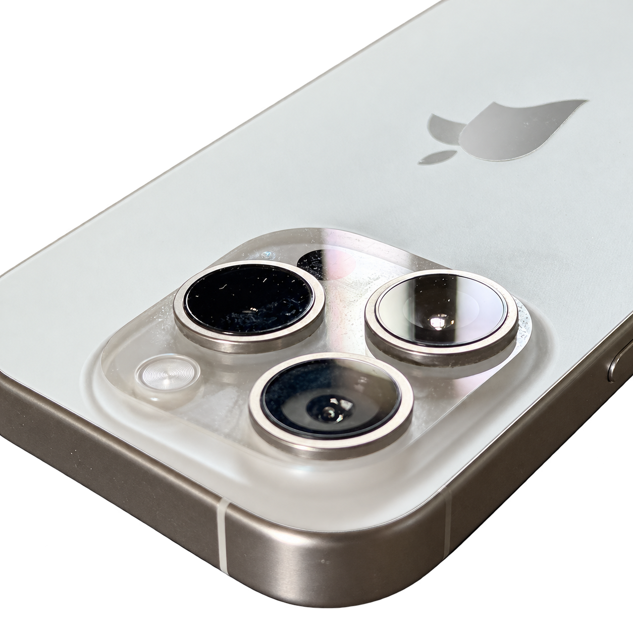 Schuin detail van het camerasysteem van de aangeboden iPhone 15 Pro