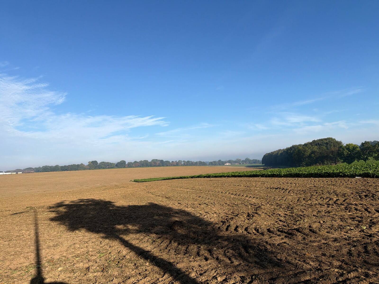 Open landschap tijdens de MTB-tocht richting Maastricht